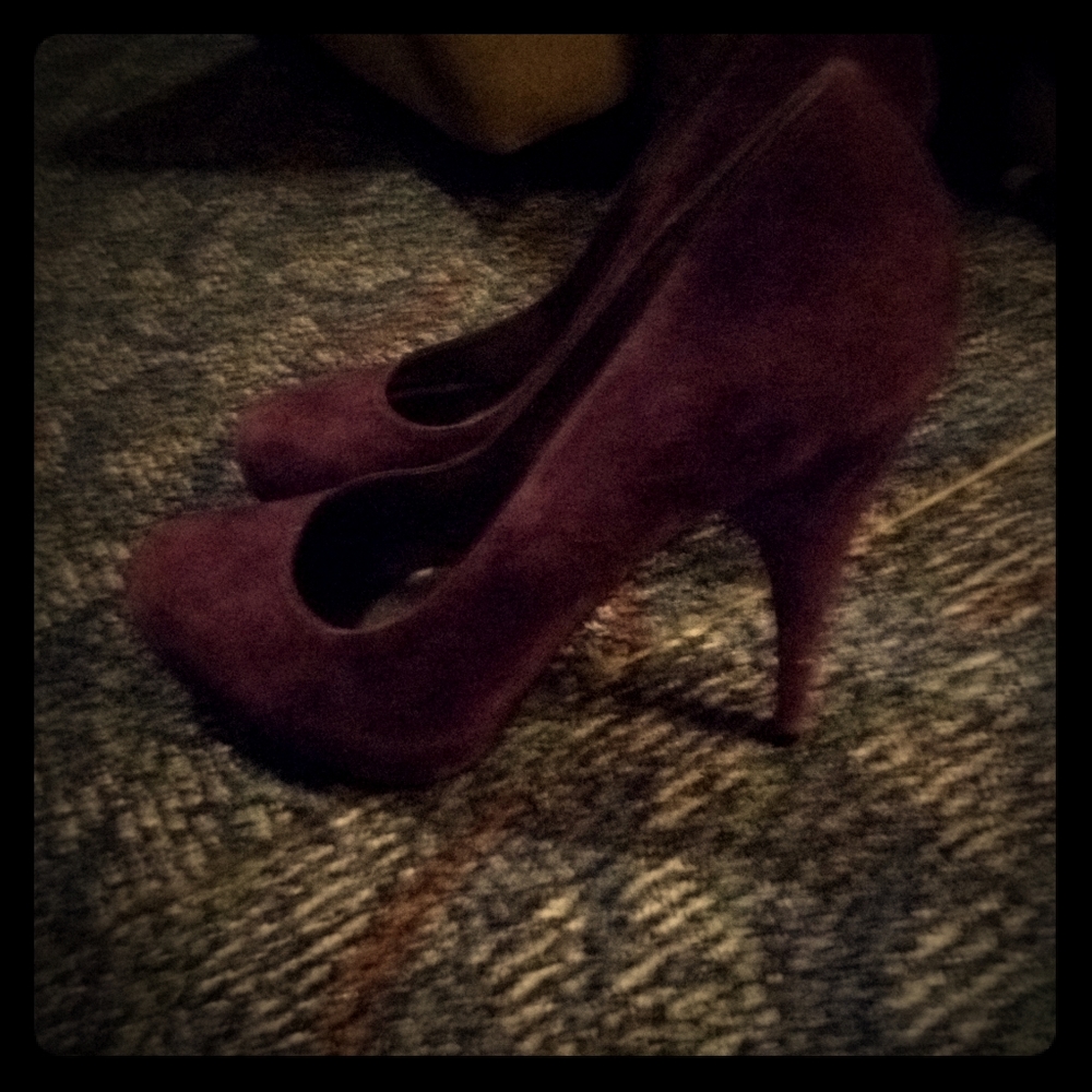 Steve madden swede heels